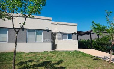 Casa en venta de 3 dormitorios y pileta. Santa Elena. Pilar