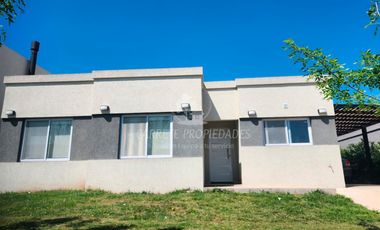 Casa en venta de 3 dormitorios y pileta. Santa Elena. Pilar