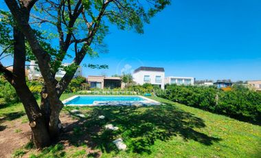 Casa en venta de 3 dormitorios y pileta. Santa Elena. Pilar