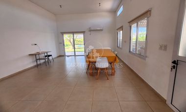 Casa en venta de 3 dormitorios y pileta. Santa Elena. Pilar
