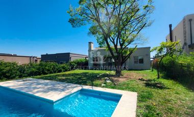 Casa en venta de 3 dormitorios y pileta. Santa Elena. Pilar