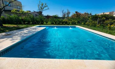 Casa en venta de 3 dormitorios y pileta. Santa Elena. Pilar