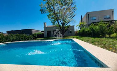 Casa en venta de 3 dormitorios y pileta. Santa Elena. Pilar
