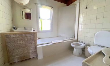 VENTA DE CASA 4 AMBIENTES EN INGENIERO MASCHWITZ