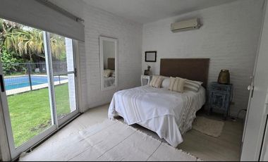 VENTA CASA COUNTRY MIRAFLORES 5 AMBIENTES