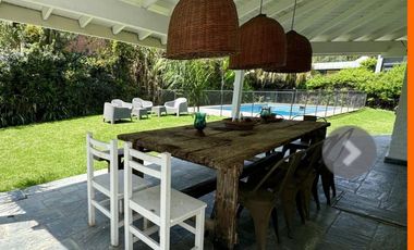 VENTA CASA COUNTRY MIRAFLORES 5 AMBIENTES