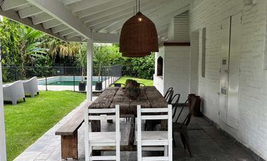 VENTA CASA COUNTRY MIRAFLORES 5 AMBIENTES