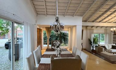 VENTA CASA COUNTRY MIRAFLORES 5 AMBIENTES