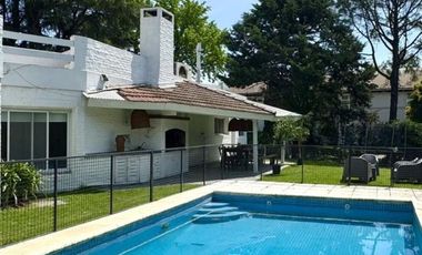 VENTA CASA COUNTRY MIRAFLORES 5 AMBIENTES