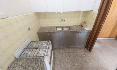 VENTA CASA 4 AMB CON PATIO Y COCHERA QUILMES