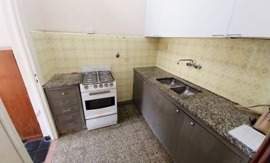 VENTA CASA 4 AMB CON PATIO Y COCHERA QUILMES