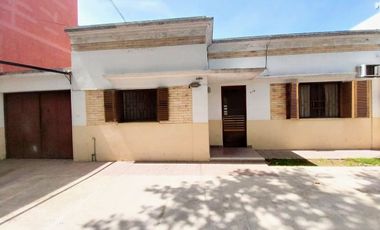 VENTA CASA 4 AMB CON PATIO Y COCHERA QUILMES