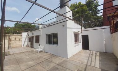 VENTA CASA 4 AMB CON PATIO Y COCHERA QUILMES