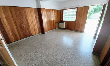 VENTA CASA 4 AMB CON PATIO Y COCHERA QUILMES