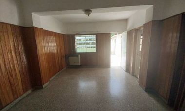 VENTA CASA 4 AMB CON PATIO Y COCHERA QUILMES
