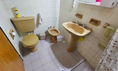 VENTA CASA + DEPTO EN VILLA CARLOS PAZ B LA CUESTA