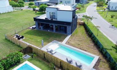VENTA CASA 5 AMBIENTES SAN RAMON - PILAR DEL ESTE
