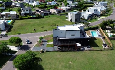 VENTA CASA 5 AMBIENTES SAN RAMON - PILAR DEL ESTE