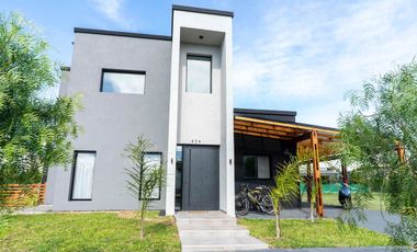 VENTA CASA 5 AMBIENTES SAN RAMON - PILAR DEL ESTE