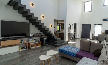 VENTA CASA 5 AMBIENTES SAN RAMON - PILAR DEL ESTE