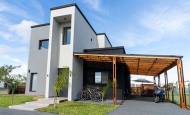 VENTA CASA 5 AMBIENTES SAN RAMON - PILAR DEL ESTE