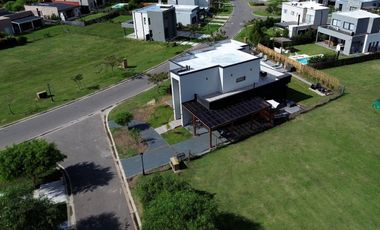 VENTA CASA 5 AMBIENTES SAN RAMON - PILAR DEL ESTE