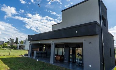 VENTA CASA 5 AMBIENTES SAN RAMON - PILAR DEL ESTE