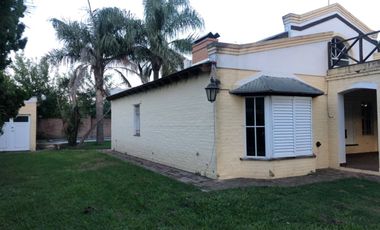 VENTA CASA CON PISCINA Y PARQUE EN NAVARRO