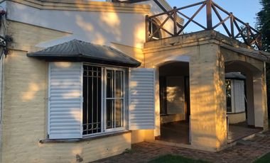 VENTA CASA CON PISCINA Y PARQUE EN NAVARRO
