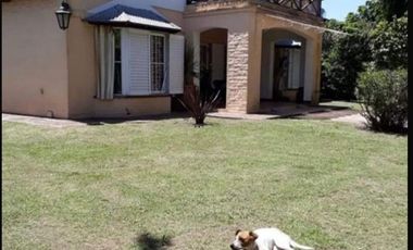 VENTA CASA CON PISCINA Y PARQUE EN NAVARRO
