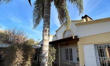 VENTA CASA CON PISCINA Y PARQUE EN NAVARRO