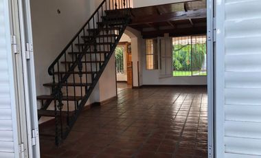 VENTA CASA CON PISCINA Y PARQUE EN NAVARRO