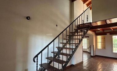 VENTA CASA CON PISCINA Y PARQUE EN NAVARRO