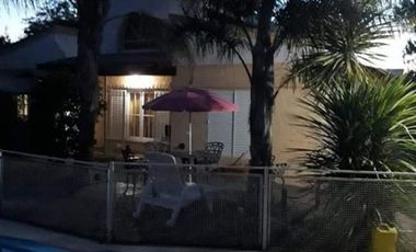 VENTA CASA CON PISCINA Y PARQUE EN NAVARRO