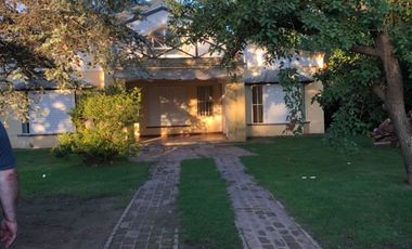 VENTA CASA CON PISCINA Y PARQUE EN NAVARRO