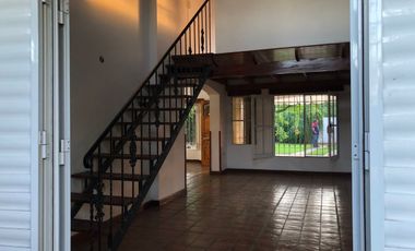 VENTA CASA CON PISCINA Y PARQUE EN NAVARRO