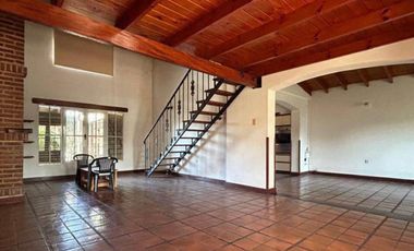 VENTA CASA CON PISCINA Y PARQUE EN NAVARRO