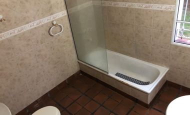 VENTA CASA CON PISCINA Y PARQUE EN NAVARRO