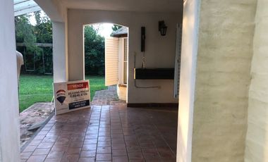 VENTA CASA CON PISCINA Y PARQUE EN NAVARRO