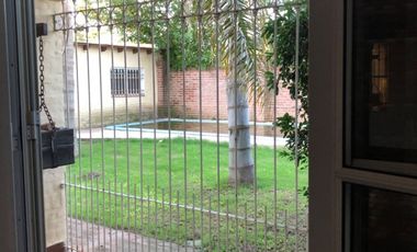 VENTA CASA CON PISCINA Y PARQUE EN NAVARRO