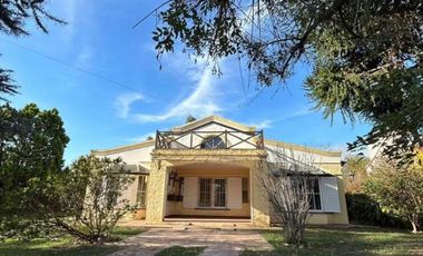 VENTA CASA CON PISCINA Y PARQUE EN NAVARRO