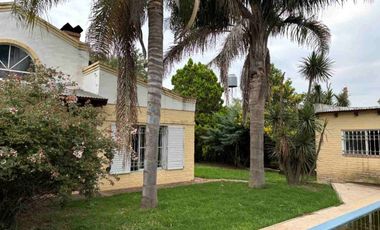 VENTA QUINTA CON PISCINA Y PARQUE EN NAVARRO