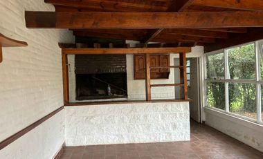 VENTA QUINTA CON PISCINA Y PARQUE EN NAVARRO