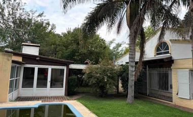 VENTA QUINTA CON PISCINA Y PARQUE EN NAVARRO