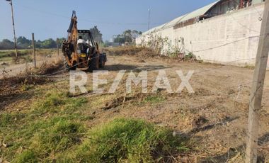 SE RENTA TERRENO - (3)