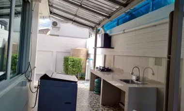 Corner unit house for rent and sale near by