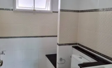 Corner unit house for rent and sale near by