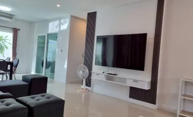 Corner unit house for rent and sale near by