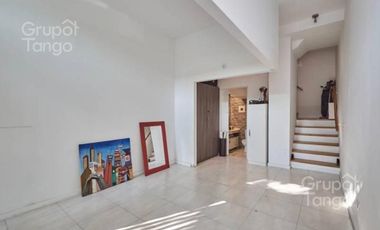 Venta PH Villa Urquiza Frente 3 ambientes Cochera 4 pisos