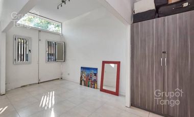 Venta PH Villa Urquiza Frente 3 ambientes Cochera 4 pisos